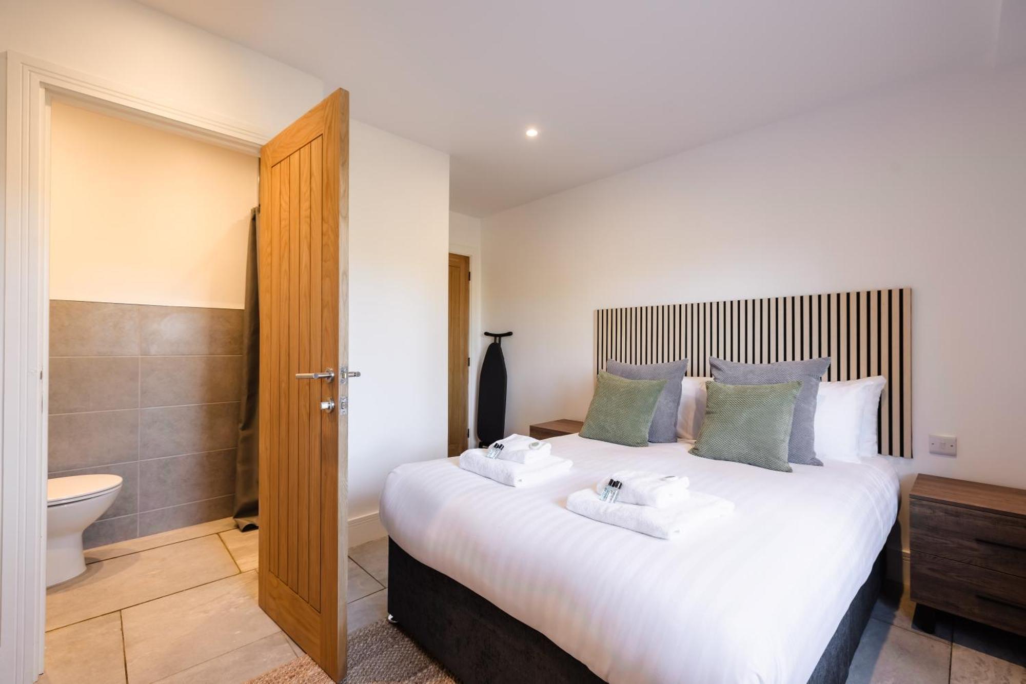The Old House 1147 Hotel Bridgend  Ngoại thất bức ảnh